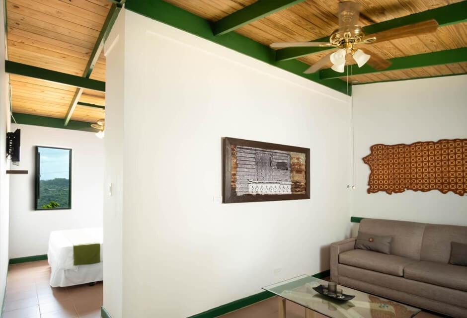 ホテル Hacienda Juanita Maricao エクステリア 写真